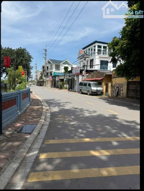8.x tỷ/93 m2/8.1 M tiền/ Ỷ Lan / Đặng Xá/Vỉa Hè Ô tô chánh