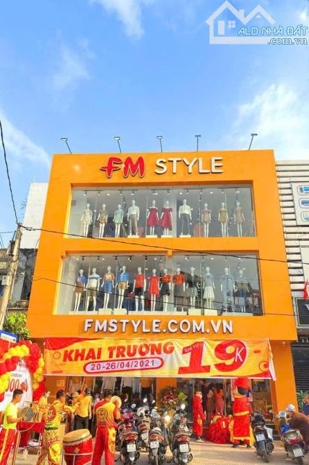 PHỐ THỜI TRANG - ĐẸP LỚN - TẠI ĐÀ NẴNG CHO THUÊ 7M5 NGANG  - FULL KÍNH 3 TẦNG