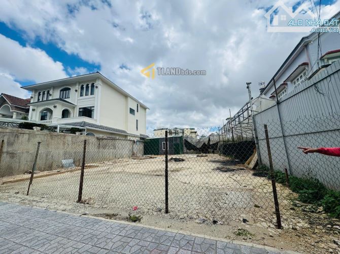 300m2 _ ĐẤT MẶT TIỀN NGUYÊN TỬ LỰC GẦN HỒ XUÂN HƯƠNG