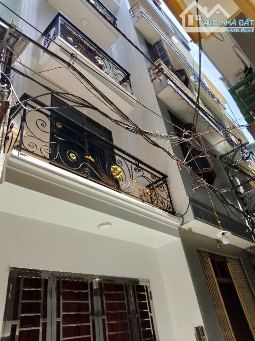 Bán nhà riêng tại đường Văn Hội, Bắc Từ Liêm 35m2, phân lô, ô tô,   nhỉnh 5tỷ.