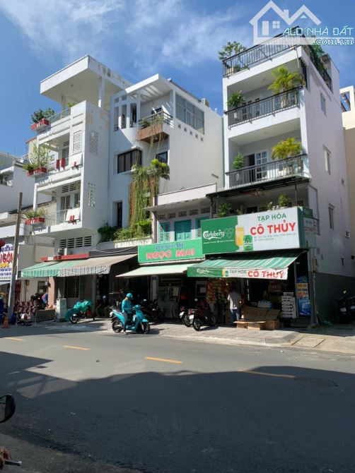 Ban nhà căn góc 2 Mặt Tiền Q1 DT 4x10m vuông nhà không lỗi giá 14 TỶ