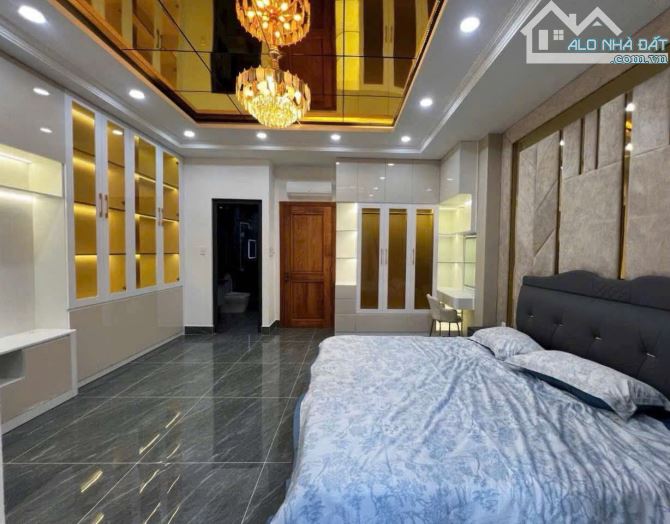 Q7 MẶT TIỀN CẠNH PHÚ MỸ HƯNG 5x16M Ô TÔ NGỦ NHÀ CÓ THANG MÁY 17.xT