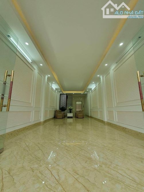 Bán gấp Nhà Cầu Giấy 70M lô góc cách phố 20M ô tô chỉ 15.2 tỷ