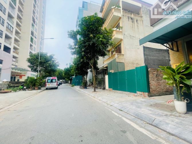 BÁN NHÀ 136m² – Ô TÔ TRÁNH – MẶT TIỀN LỚN NỞ HẬU – KINH DOANH – GẦN NGOẠI GIAO ĐOÀN