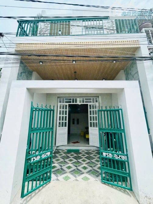 Nhà Mới 1 Lầu 4,5 x 12m, Full Nội Thất Ngay Lộc Hậu. Kdc Đông . Sổ Hồng Riêng
