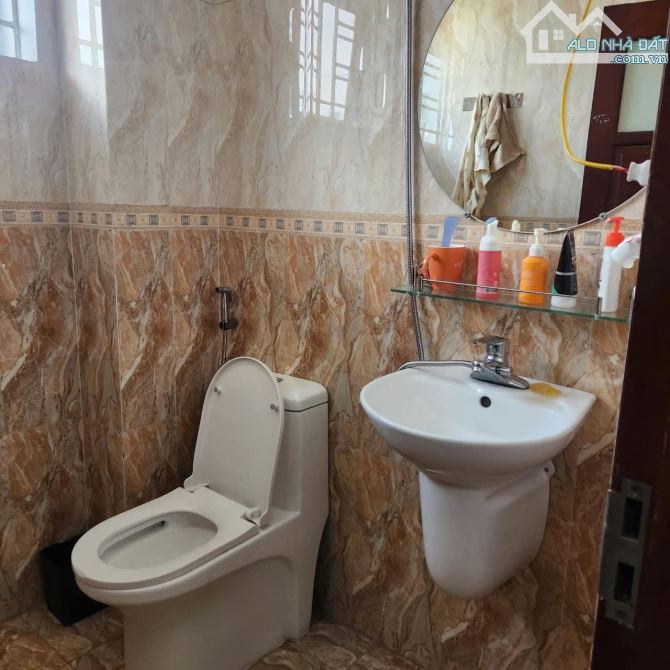 Hàng còn xót lại phố Sài Đồng Long Biên, diện tích 23m giá 2,3 tỷ.