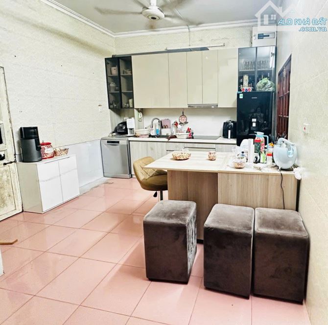 BÁN NHÀ TRẦN CUNG - 3 BƯỚC CHÂN RA MẶT PHỐ - 42M2, 4 TẦNG, MT 8M - 10,5 TỶ