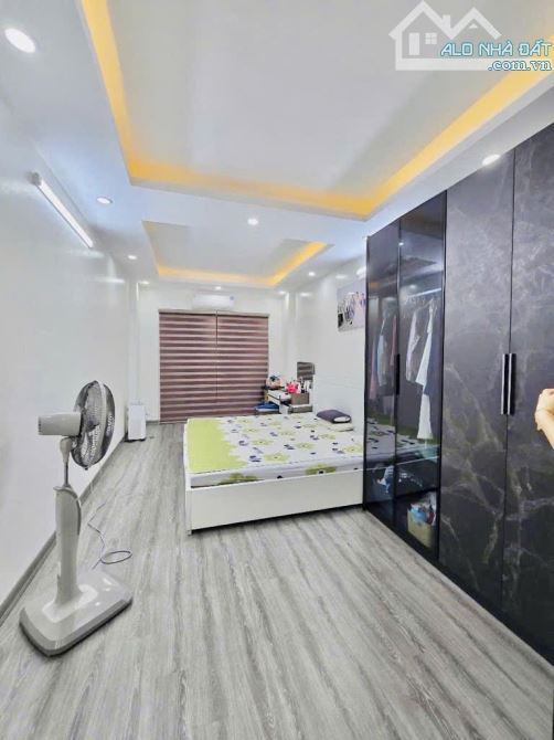 HIẾM QUÁ Ô TÔ VÀO NHÀ, DÂN XÂY, TẶNG FULL NỘI THẤT, PHỐ THỊNH LIỆT 38M2 GIÁ CHỈ 8,65 TỶ