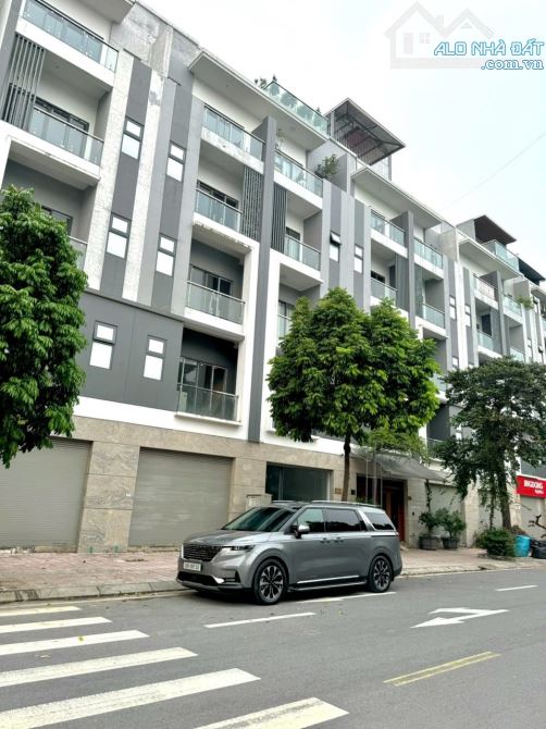 Liền kề Himlam Newstar, Giá đầu tư, 5 tầng vỉa hè oto tránh kinh doanh dt 75m2 mt5m