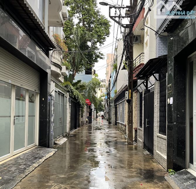 Liền Kề Mặt Tiền Trường Sa - Hẻm Xe Hơi Đẹp
