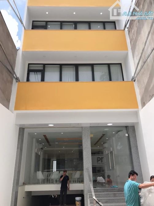 Bán nhà giáp Quận 5, ngay chợ Xóm Củi DT khủng 160m2 ngang 6m chỉ 9 tỷ