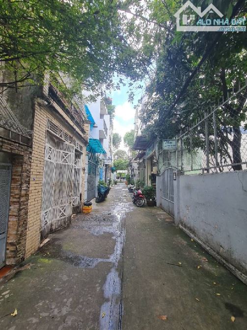 Giáp Phú Nhuận - Trường Sa - 60m2 ngang 4,1m - 4 Tầng - xe hơi đỗ cửa - 30m ra mặt tiền