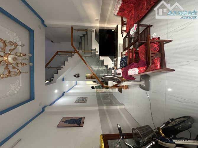 Nhà HXH 4x18 - 68.3m2 gần Ngã tư chợ Đồn . Có thể dọn vô ở liền