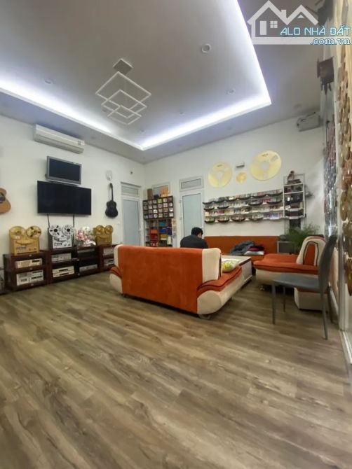Nhà Đồng Nhân, gần hồ Hai Bà, 15m ra phố, ngõ rộng, DT 80m, mt 5.5, 18 tỷ có TL