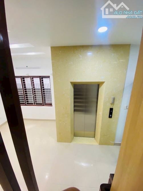 Bán nhà trung Tâm Gia Thụy đẹp 4 tầng thang máy