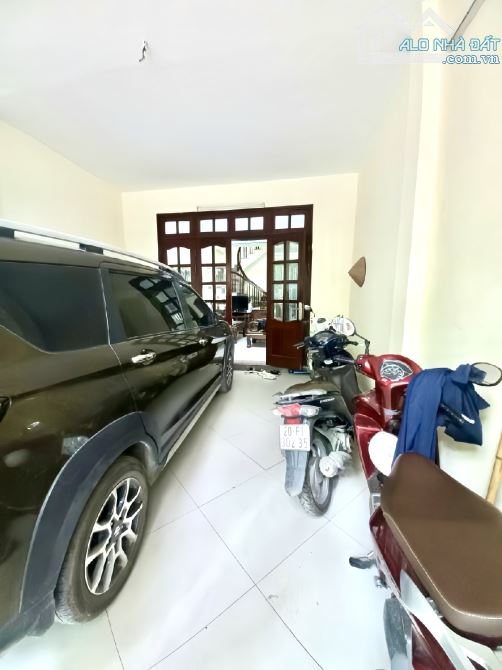 Mặt ngõ Vương Thừa Vũ, gần phố, ô tô tránh đỗ, giá tốt đầu tư, ô tô vào nhà, 94m*4T