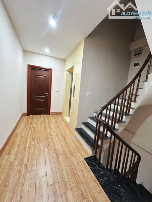 Thanh xuân .Mặt Phố Vương Thừa Vũ 7 tầng 70m 29.5 tỷ
