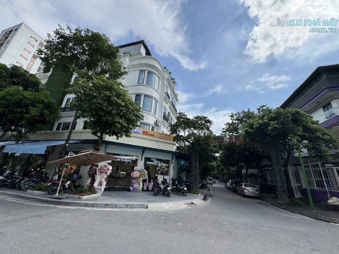 Bán BT Tây Nam Linh Đàm - Gần chung cư , KD đẹp - 180m2 -45,8tỷ
