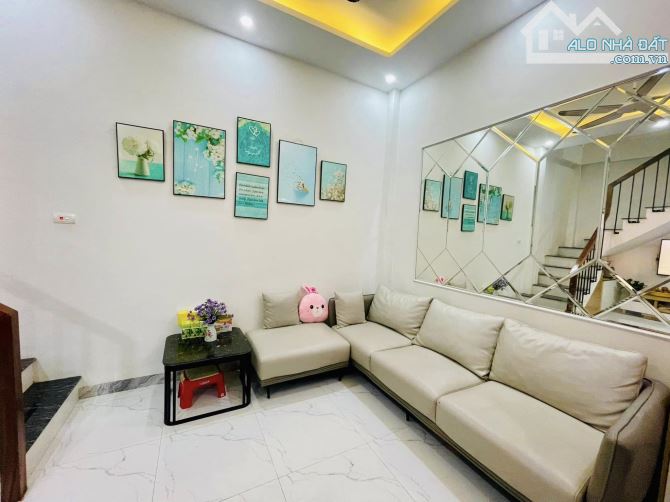TRẦN ĐẠI NGHĨA, QUẬN HAI BÀ TRƯNG, 23M2,5 TẦNG, GẦN PHỐ, KINH DOANH.