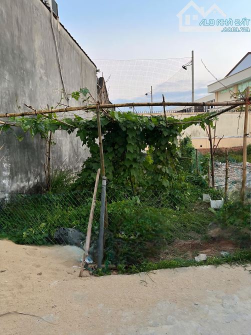 Cần bán lô đất đẹp 4,5x18m (77m2 ODT), đường Ôtô thông thị trấn La Hà Tư Nghĩa, Quảng Ngãi