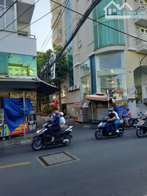 Bán nhà đường ô tô Hoàng Diệu, P9, Q4, 5m x 12m, 60m2, 5 lầu, chỉ 13,8 tỷ!