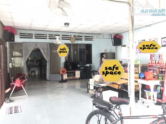 Nhà góc 2 mặt tiền đường chính vô Trần Hưng Đạo, Dĩ An, gần Go, 135m2, đất ~ 60 triệu/m2.