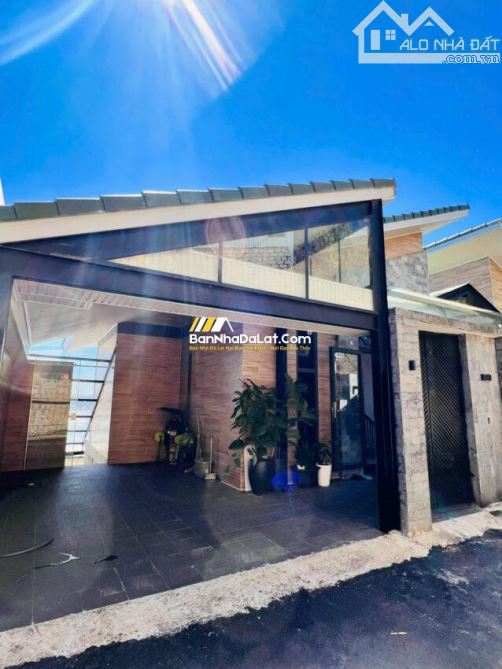 🏡 Bán Biệt Thự đường Khe Sanh,P10. View đẹp DT: 280m2 (20x14) Giá rẻ chỉ 9.5 tỷ có hồ bơi