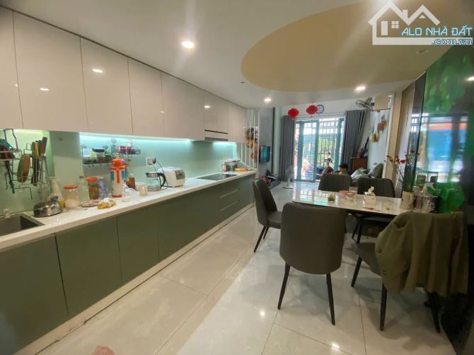 Nhà đẹp 3 tầng Khuông Việt – 102m2 – 7PN – ngang 4.45m – chỉ 11.9 tỷ TL