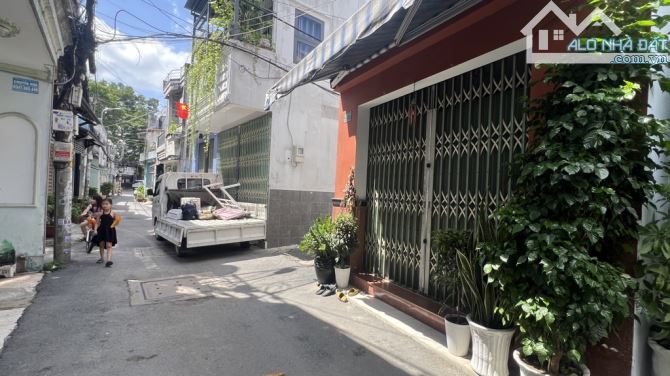 Bán nhà 2 tầng hẻm số 5 đường Nguyễn Oanh phường 17 quận gò vấp