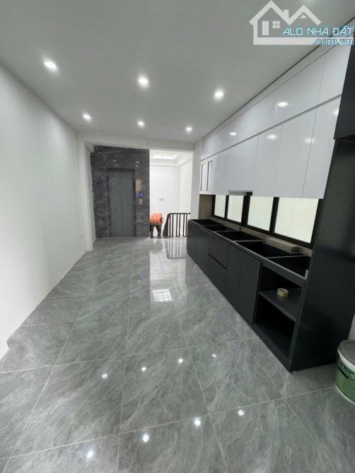 LÁNG TRUNG - NGÕ THÔNG - KINH DOANH - THANG MÁY 39m2 5 tầng mt 3.7m Giá 10.3 tỷ