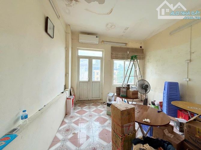 PHÂN LÔ LÊ TRỌNG TẤN - Ô TÔ TRÁNH - Diện Tích 44m2 3 tầng mặt tiền 4m Giá 18 tỷ