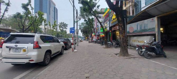 VIP...MP Hoàng Quốc Việt Cầu Giấy thang máy vỉ hè oto KD 90ty 193m x7t