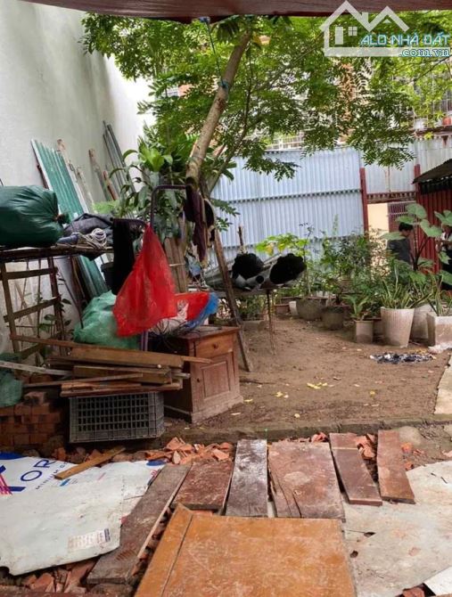 Bán đất lạc long quân. gần phố, gần ô tô, sổ đỏ hoa khôi vuông như bánh trưng.