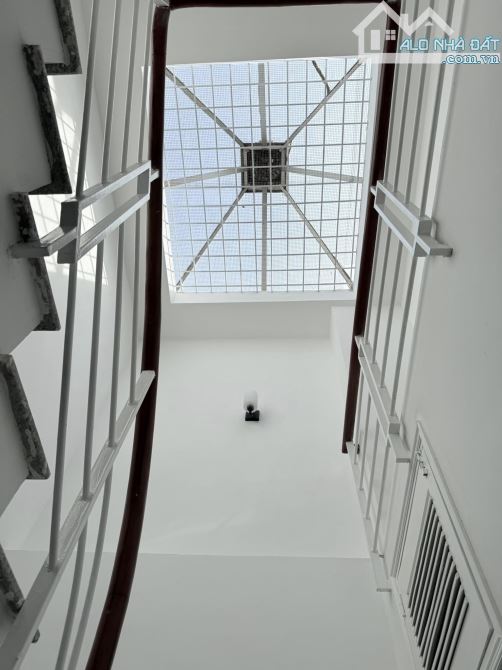 SIÊU PHẨM TRẦN KHÁT CHÂN, QUẬN HAI BÀ TRƯNG 47M2,4 TẦNG, 1 NHÀ RA PHỐ, TẶNG FULL NỘI THẤT.