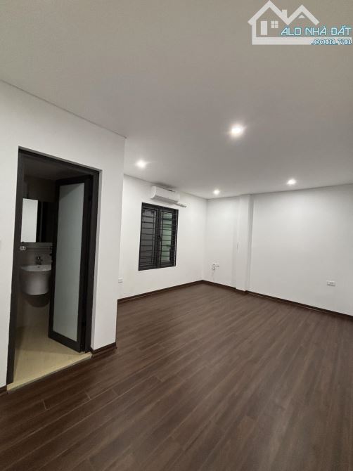 LÒ ĐÚC, QUẬN HAI BÀ TRƯNG, Ở SƯỚNG, 1 NHÀ RA PHỐ, KINH DOANH 43M2,5 TẦNG.