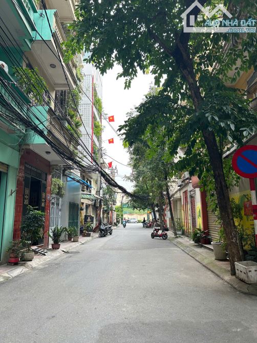 Bán nhà Lê Trọng Tấn - Thanh Xuân DT 68m2 - mặt tiền 4.8m ngõ phân lô ô tô tránh - 19.5 tỷ