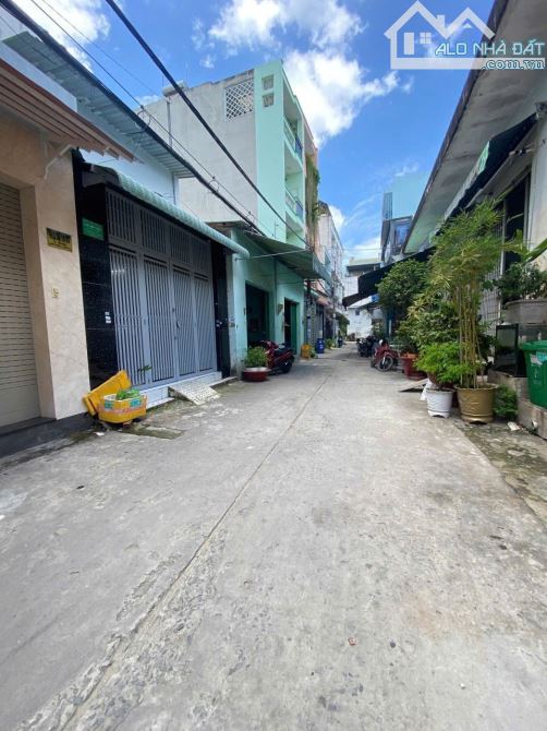Bán Gấp nhà Lê Văn Quới hẻm 5m thông xe hơi vào nhà 51m2 -2 Tầng 3 tỷ 5