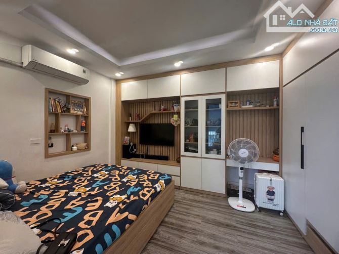 Nhà Hồng Hà, 33m x 5, MT 4.3m, Ngõ nông gần phố, Full nội thất.