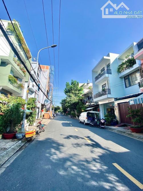 *Bán Gấp Nhà mặt tiền Kinh Doanh Lê Niệm Tân Phú 91m2,2 Tầng  Nhỉnh 10 tỷ