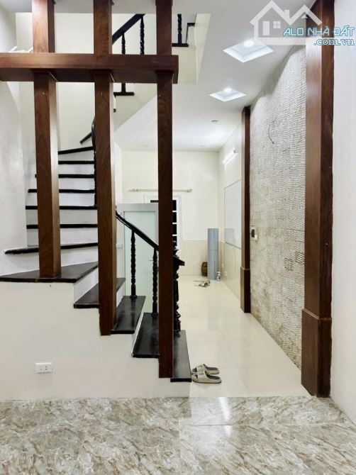 Bán nhà Hồ Tùng Mậu, lô góc, thang máy, nhà đep, gần phố, full nội thất. 45m2, 8,6 tỷ