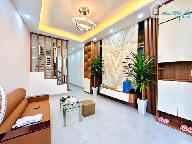 CHỦ NHIỆT BÁN GIẢM SÂU – GIÁ 8,1 TỶ – 43M2 - NHÀ MỚI CỨNG – SU CÓC QUAY ĐẦU – MINH KHAI