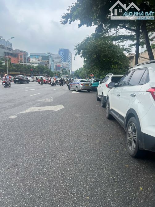 Bán nhà mặt phố Tây Sơn - 8 tầng thang máy cho thuê 70tr/ tháng - chào giá 28.2  tỷ . SDCC