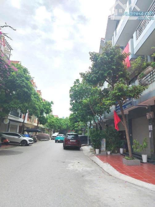 Anh tôi bán nh Lô góc NGÔ THÌ NHẬM – HÀ ĐÔNG, vỉa hè, kinh doanh, thang máy 85m, 5T, 24 tỷ