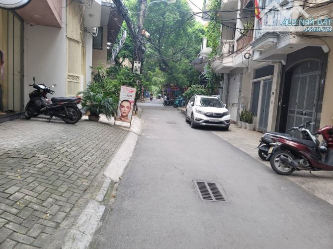 Bán Nhà Hoàng Cầu 52m2, 4 Tầng. Ngõ Thông, Oto Vào 12.5 Tỷ