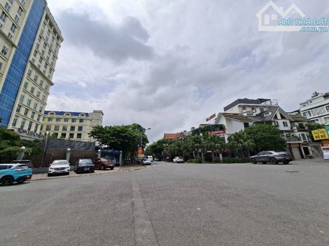 BÁN NHÀ ÁI MỘ 21 tỷ 75m Ô TÔ ĐỖ CỬA,GẦN PHỐ,LONG BIÊN HÀ NỘI