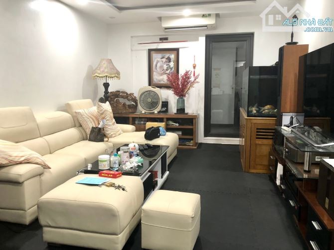 Bán Gấp Tập thể phường Giảng Võ💥75m2💥3 Ngủ+WC💥Nhà đẹp Ở Luôn💥68tr/m2 còn thương lượng