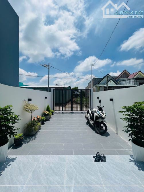 💎 Nhà Đẹp mới xây (4 x 28m) hẻm xe hơi Thủ Khoa Huân trung tâm TP Gò Công - 10