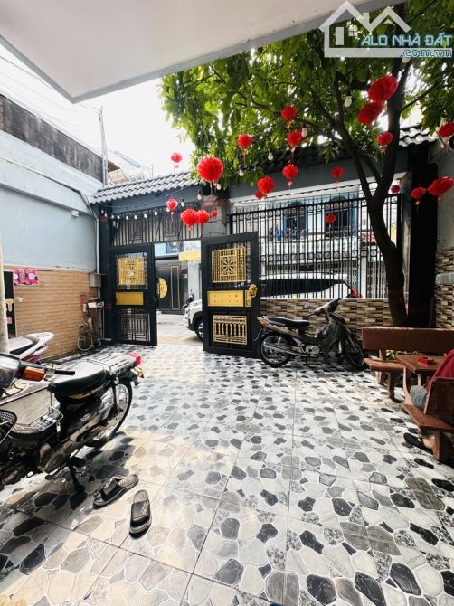 Bán Biệt Thự Hương Lộ 3, 140m2, ngang 7x20m, 3 tầng, đường nhựa ÔTÔ 8m, kế bên EON Tân Phú - 10