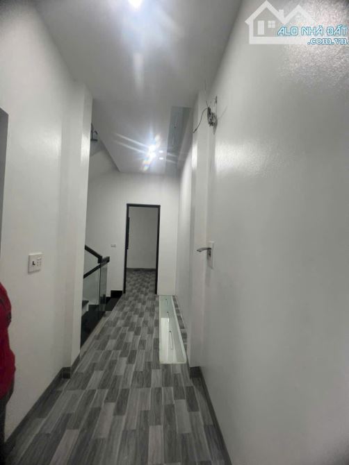 Nhà đẹp 3 tầng mặt đường Lộc Vượng giá hợp lý - 1