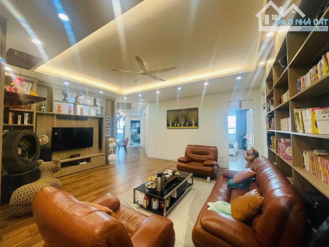Cần bán gấp siêu phẩm 3 ngủ chung cư KĐT mới Trung Hòa Nhân Chính 147m2, 3PN, full nội thấ - 1